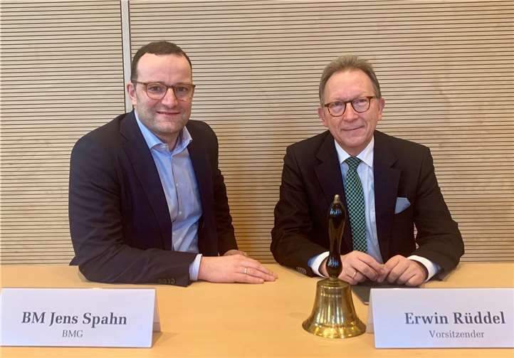 Jens Spahn und Erwin Rüddel sind sich einig dass die Apotheke vor Ort ein Stück Heimat ist. Foto: privat