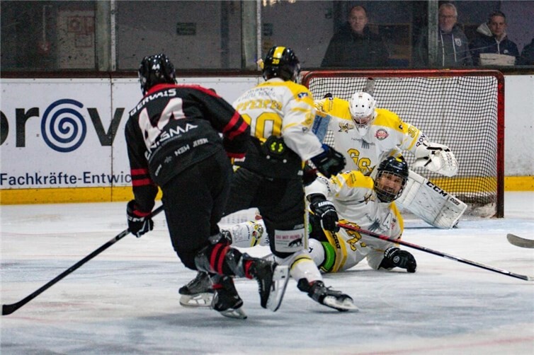 Jeremey Gervais mit seinem Treffer zum zwischenzeitlichen 6:0. Fotos: Manuel Enderich 