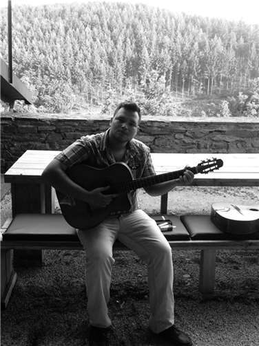 Jermaine Reinhardt spielt mit dem „Jermaine Reinhardt Trio“ beim Landeswettbewerb „Jugend jazzt“ in Mainz. privat