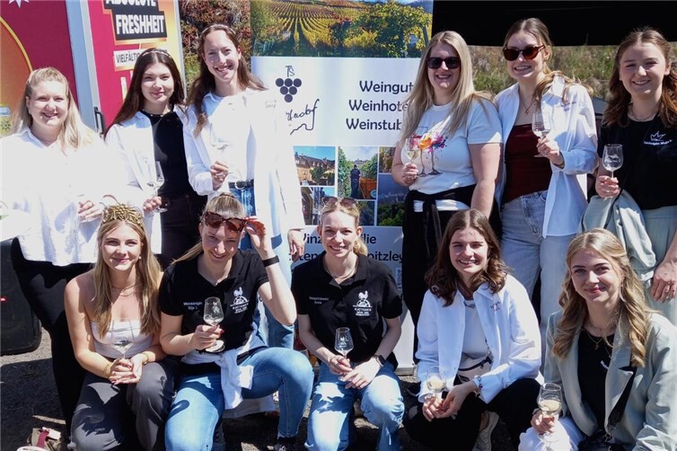 Jessica I. mit befreundeten Weinmajestäten.