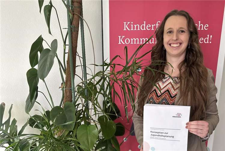 Jessica Kortus ist seit einem halben Jahr Jugendhilfeplanerin bei der Stadt Neuwied – sie bringt strategische Impulse für die Angebote für Kinder, Jugendliche und Familien ein.Foto: Stadtverwaltung Neuwied / Ulf Steffenfauseweh