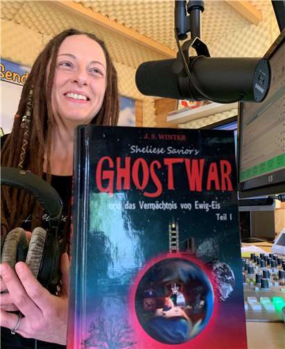 Jessylynn Sydney Winter, Wäller Autorin, stellt ihren Erstling vor. Foto: privat