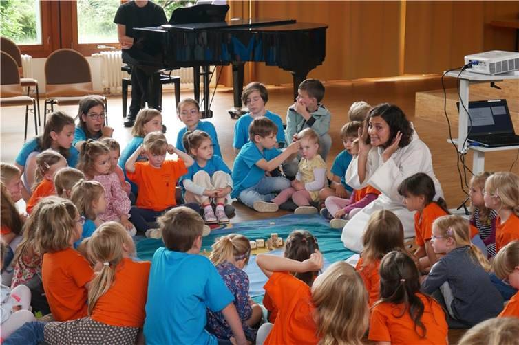 Jesu Stillung des Sturms auf dem See war das Thema des letzten Kindergottesdienstes von Pastoralreferentin Inge Rocco. Quelle: Kinderchor St. Peter