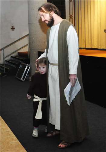 Jesus-Darsteller Claudio Chivello Hackenbruch ist stolz, dass seine 3-jährige Tochter Rosalie schon mit von der Partie ist.