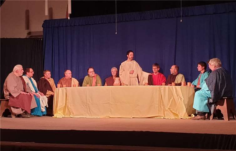 Jesus feiert mit seinen Jüngern das Abendmahl.Foto: Leon Schmitz