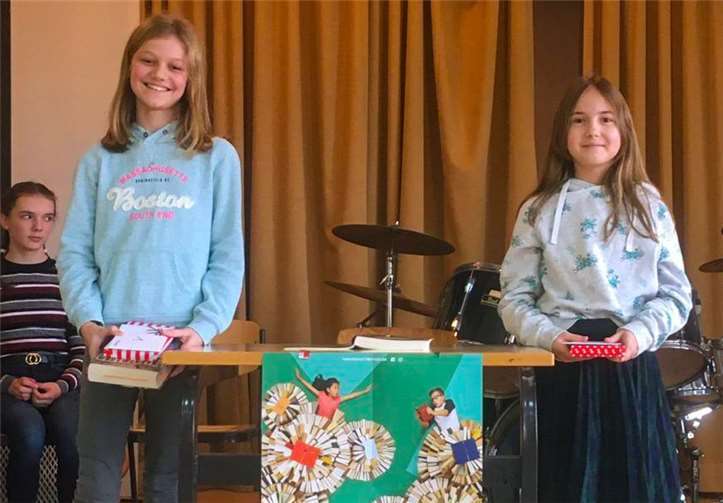 Jette Pinhammer (links) und Jana Berdnikov. Foto: IGS Johanna Loewenherz Neuwied