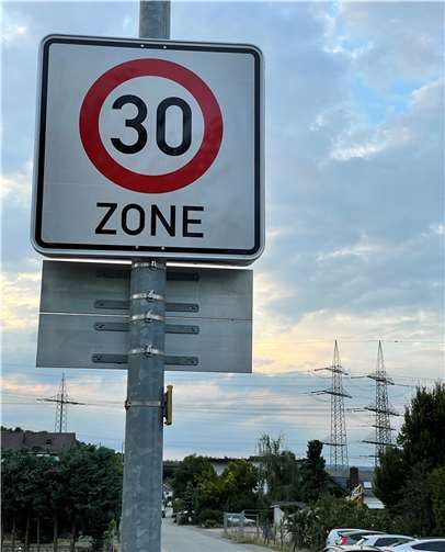 Jetzt gibt es auch in der Weißenthurmer Straße eine Tempo 30 Zone. Quelle: FWG Kettig