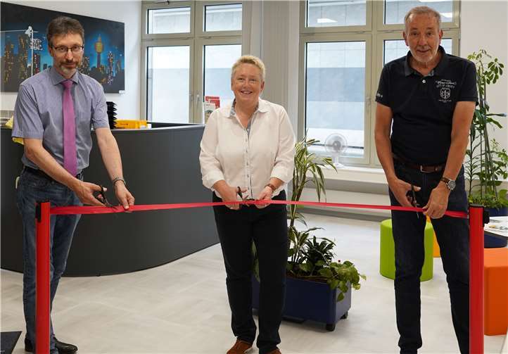 Jetzt ist sie auch offiziell am Start: Jobcenterleiter Manfred Stein, Bürgermeisterin Ulrike Mohrs und Arbeitsagenturchef Frank Schmidt (von links) eröffneten die Jugendberufsagentur (JBA) Koblenz.Quelle: Jugendberufsagentur (JBA) Koblenz