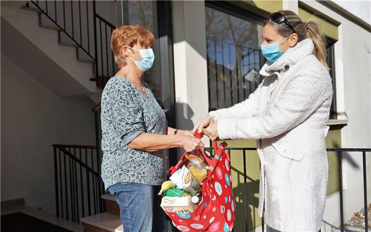 Jetzt ist wieder Initiative gefragt: Menschen helfen Menschen, die im „Lock Down light“ besonders gefährdet sind.
