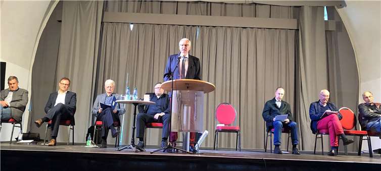 Jetzt, nachdem alle juristischen Schritte einer „Verschmelzung“ beider Vereine sind, hat die Mitgliederversammlung im Kuppelsaal der Festung getagt und den neuen Großverein bei einstimmiger Genehmigung der Satzung gegründet.Foto: privat