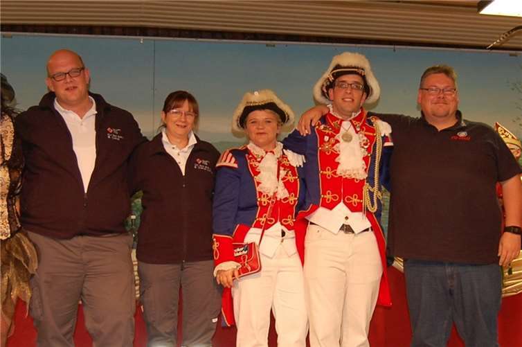 Jetzt steht es fest: Das neue Prinzenpaar der KG Bad Breisig und sein künftiger Hofstaat. Foto: FA