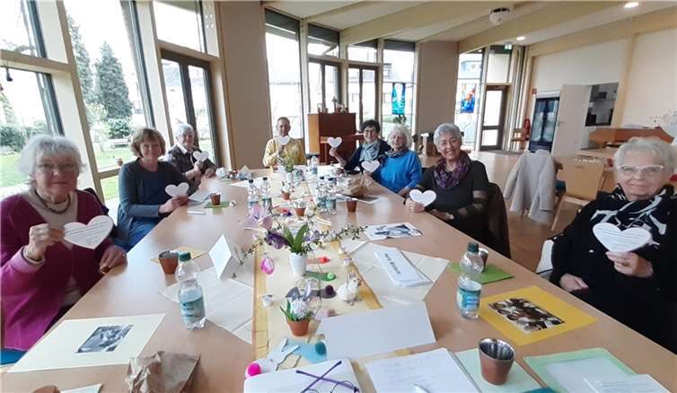 Jetzt trafen sich die sehr engagierten und interessierten Ehrenamtlichen, von denen einige bereits seit 2015 dabei sind, zu einem regen Austausch. Foto: privat