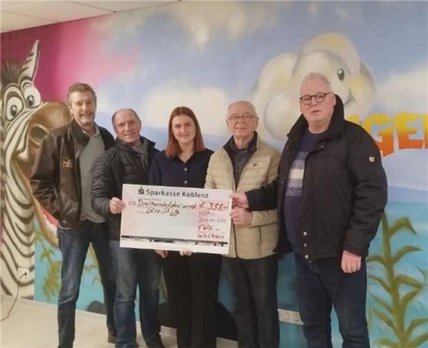 Jeweils 333 Euro wurden übergeben.