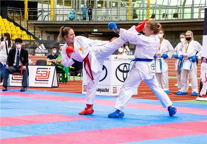 Jil Augel (li.) in Aktion.