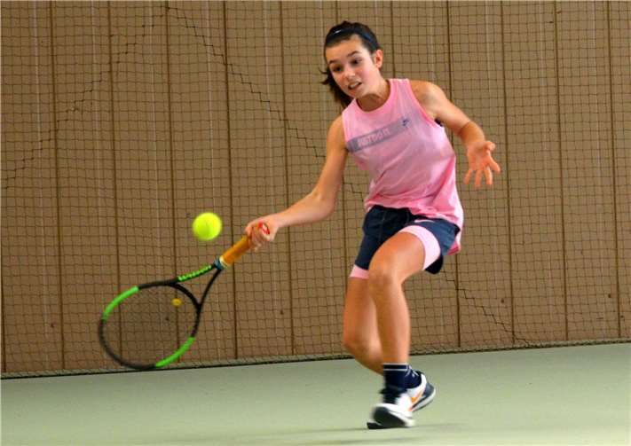 Jil Hassinger vom TC Mülheim-Kärlich setzte sich bei den Mädchen U 12 durch. RV Rheinland