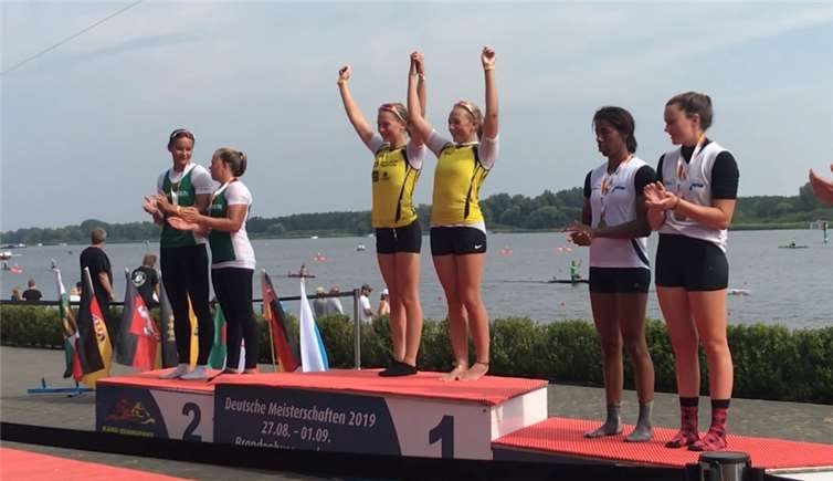 Jil Rübel (rechts, in gelb) ist Deutsche Meisterin.