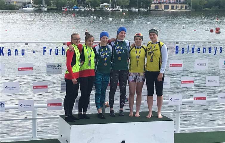 Jil Rübel (zweite von rechts) konnte zwei Medaillenplätze sichern. Foto: privat