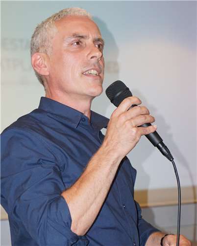 Joachim Evers stellt seine Planung vor.