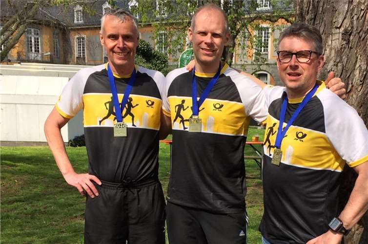 Joachim Karbach, Jörn Daleki und Stefan Kreil liefen bei besten Laufwetter den Halbmarathon in Bonn. privat