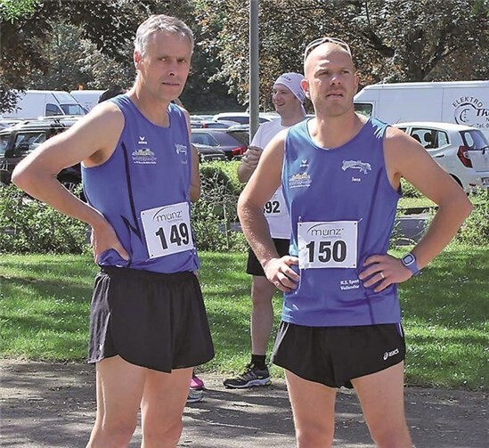 Joachim Karbach und Jens Nürnberg gewannen jeweils ihre Altersklasse beim Bodener Brinkenlauf. privat