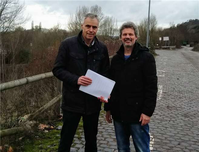Joachim Karbach und Lutz Haushahn informierten sich am Rheinufer Nord über die örtlichen Gegebenheiten.privat