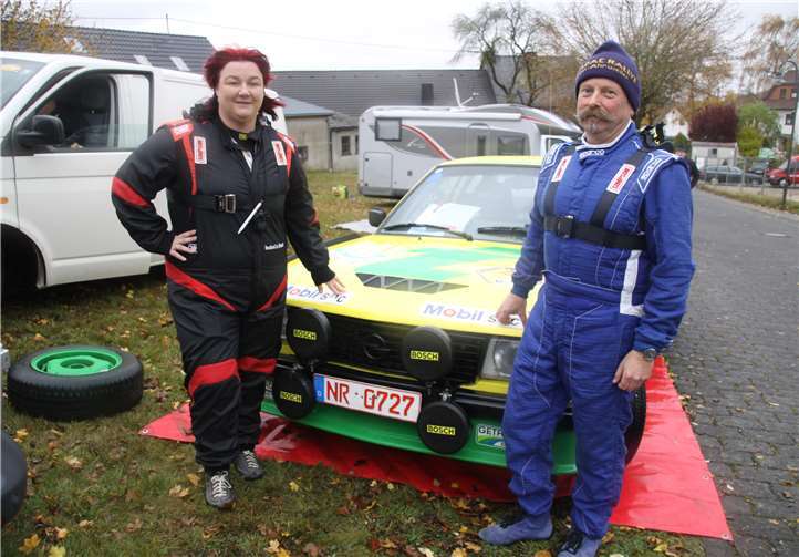 Joachim Lütticken und Isabelle Brack starteten im Opel Ascona mit den Vorauswagen. DEB
