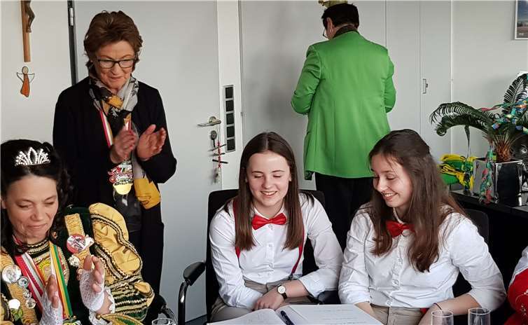 Joana Bungert (re.) und Emma Quantius wurde große Ehre zuteil. privat