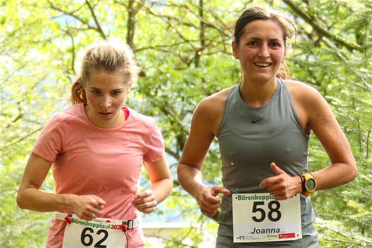 Joanna Tallmann (re) hat schon zweimal den Bärenkopplauf gewonnen.Foto: VfL Waldbreitbach/T. Holler