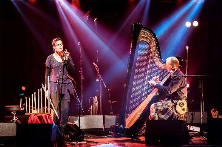 Joanne McIver und Christophe Sauniere laden ein Schottland und seine Inseln musikalisch kennenzulernen.  Foto: privat