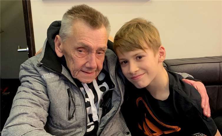 Jochen Anton vermachte dem zwölfjährigen Enrico seinen Talisman.