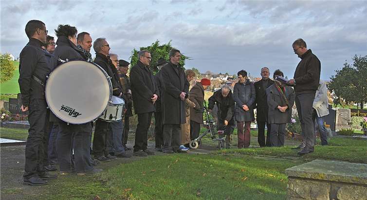Jochen Bois hielt eine Rede am Ehrenmal auf dem Friedhof in Neukirchen.Privat