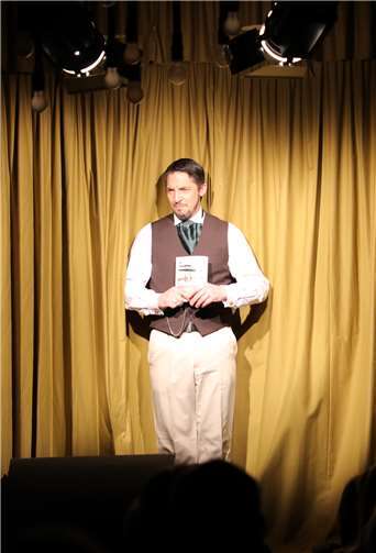 Jochen Schmitz berichtete vom Erfolg der letzten Spendenaktion und kündigte die Vorstellung an.