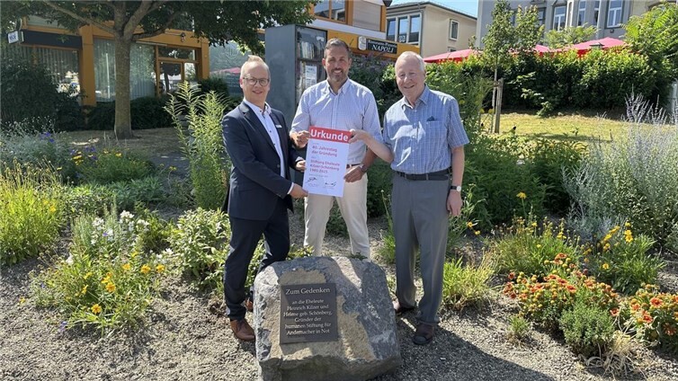 Jochen Siewert, Geschäftsführer, Christian Greiner, Oberbürgermeister der Stadt Andernach und Hans Kaeß, Beiratsvorsitzender der Stiftung. Foto: privat