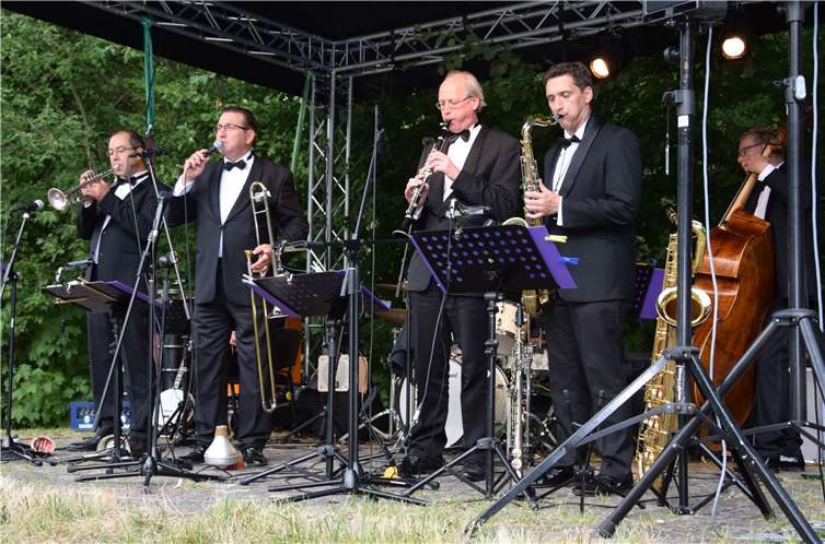 Joe Wulf & the Gentlemen of Swing sorgten für gute Stimmung. Fotos: UBU