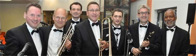 Joe Wulf und seine „Gentlemen of Swing“ wurden stürmisch gefeiert.