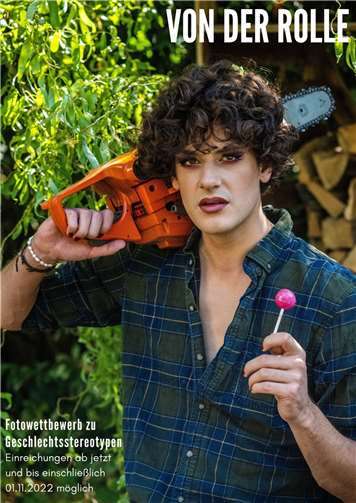 Joel Zupan, Schauspieler der Burgfestspiele 2022, posiert um für den Wettbewerb zu werben. Foto: Peter Seydel