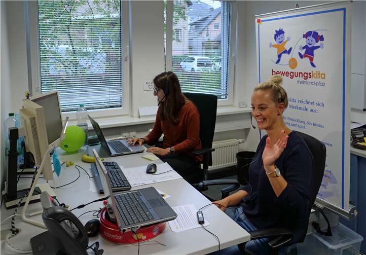 Jördis Gluch begrüßt die Teilnehmenden beim digitalen Jahrestreffen des Bewegungskita e.V. Foto: privat