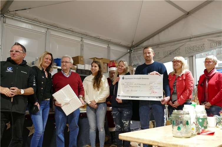 Jörg Burkhardt (Organisator 5 Euro Haus), Cornelia Schmidt, Vorsitzender Edgar Flohe, MdL Lisa-Marie Jeckel, Katja Fietze-Stegmann, Marcel Eichner-Witzig, Stefanie Köhler, Vorsitzende Annette Sebastian.  Foto: Jürgen Schumacher