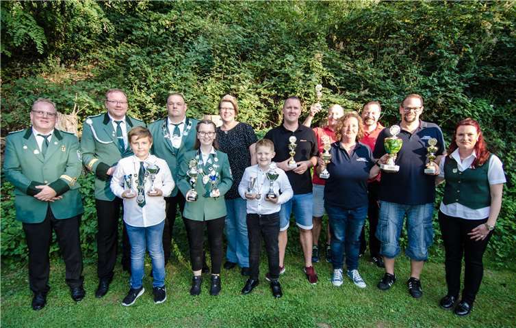 Jörg Dietrich wird Schützenkönig in St. Sebastian, Feuerwehrlöschzug Rheindörfer wird Rheindörfermeister, Mirco Koch 3. Rheindörferkönig.