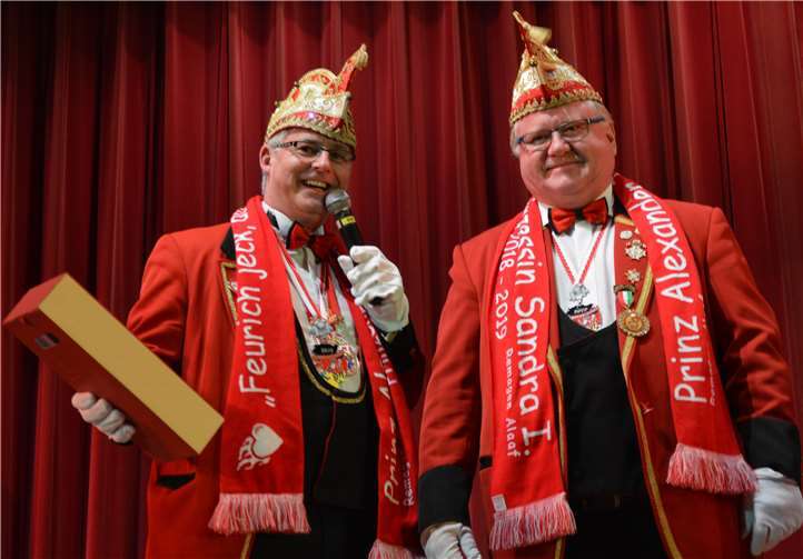 Jörg Diwo erhielt aus den Händen des Vorsitzenden Martin Dinkelbach die höchste Ehrung, den Verdienstorden am Bande. AB