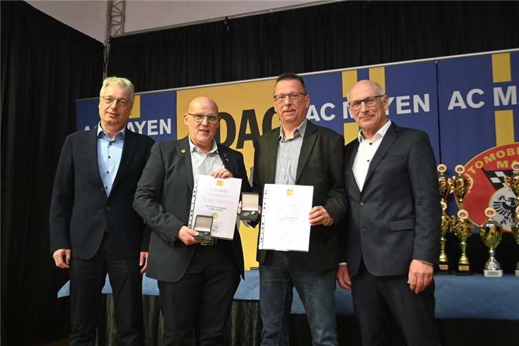 Jörg Fallis, Dr. René Henn und Thomas Kalischan erhielten die Ewald-Kroth-Medaille in Silber.