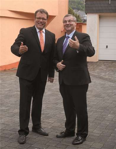 Jörg Hilden (l.) und Dr. Alexander Saftig beim Inselrundgang vor der Veranstaltung. privat