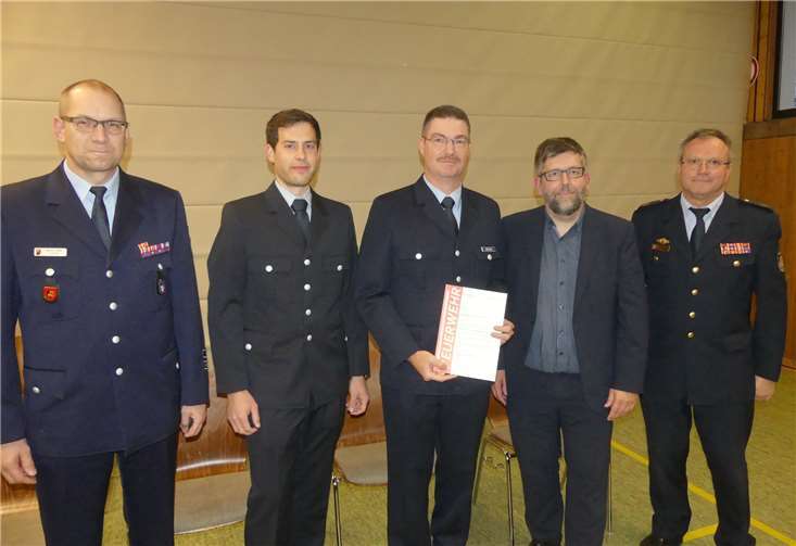 Jörg Hirschen (Mitte) wurde von BM Wolfgang Lambertz zum neuen Wehrleiter der VG Cochem ernannt.