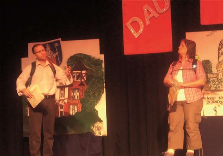 Jörg Kroop und Monika Stahlhofen-Weber begaben sich auf einen humorvollen Spaziergang durch Bendorf.