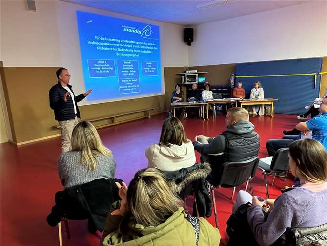 Jörg Lempertz, Bürgermeister VG Mendig, stellte die Planungen zur Ganztagsschule im Kontext zum weiteren Ausbau der „Familienfreundlichen VG Mendig“ vor.  Foto: Stefan Pauly/VG-Verwaltung Mendig