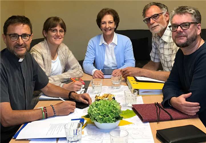 Jörg Meyrer, Andrea Krämer, Beate Timpe, Norbert Geihsler und Pfarrer Dr. Arno-Lutz Henkel bilden die Steuerungsgruppe des Übergangs der Pfarrei der Zukunft Bad Neuenahr-Ahrweiler. Foto: privat
