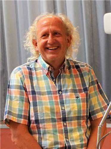 Jörg Niebergall (FWG) hat sich neben der Politik mit großen ehrenamtlichem Engagement im Sport und der Jugendarbeit um das Gemeinwohl verdient gemacht.