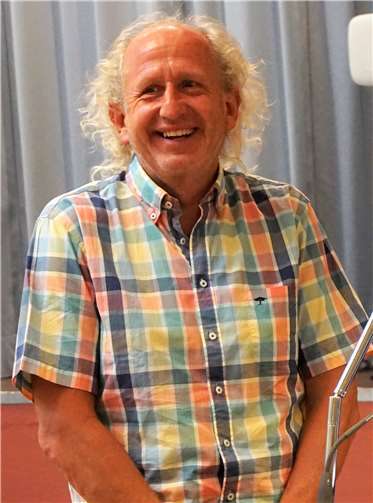 Jörg Niebergall (FWG) hat sich neben der Politik mit großen ehrenamtlichem Engagement im Sport und der Jugendarbeit um das Gemeinwohl verdient gemacht.