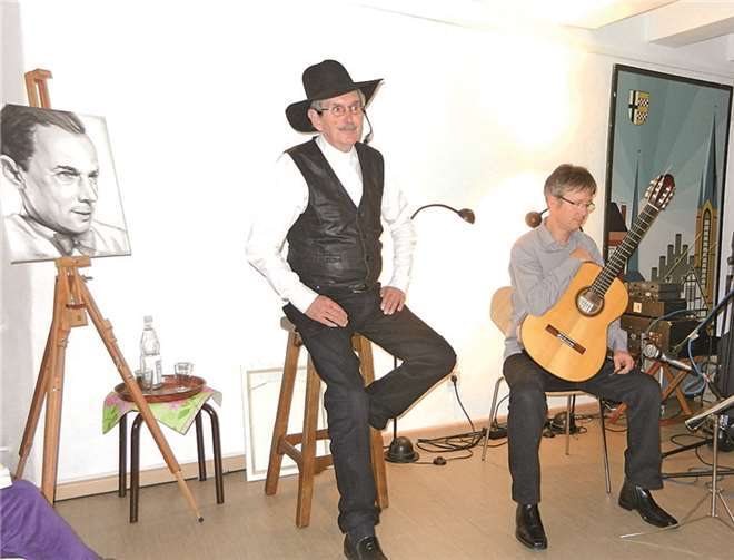 Jörg Pfeiler (links) und Jörg Krause bildeten ein unschlagbares Unterhaltungsduo, das mit einer Mischung aus Musik und Lyrik zu überzeugen wusste. privat