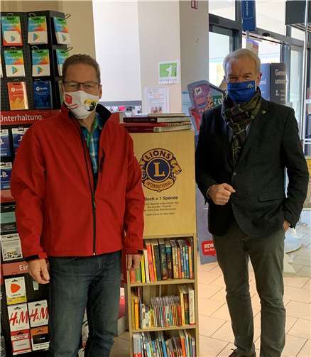Jörg Schäfer, Inhaber REWE Bad Neuenahr und Joachim Freund, Präsident Lions Club Bad Neuenahr.